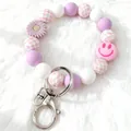Pastellfarbener Silikon-Perlen-Schlüsselanhänger mit karierten Perlen und Smiley-Anhänger. - Armband Ring Stil (K-1567) / Lila