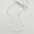 Cordoncino colorato in perline fatto a mano per occhiali e maschere su fondo bianco - Fiore in Vetro Colorato (S-485)