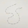 Vue détaillée d'une chaîne en métal argenté avec perles ovales pour lunettes et masques - Style Perle Ovale (S-100) / Argent