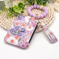 Florale PU-Leder-Kartenhülle mit violettem Silikon-Armband und Quasten-Schlüsselanhänger - Blumiger Stil (K-1156) / Lila