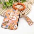 Oranger floraler PU-Leder-Kartenhalter mit Silikonperlen-Armband und Quasten-Anhänger - Blumiger Stil (K-1156) / Gelb
