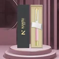 Elegantes Set aus rosafarbenem und weißem Metallstift in einer goldenen Geschenkbox - Büro-Rosa