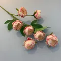 Vista detallada del ramo de peonías artificiales de 7 cabezas rosa y blanco decorativo - Rosa oscuro