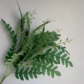 Gedetailleerd beeld van kunstmatige groene robinia-bladeren met 5-vork takken - Groen