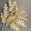 Detail van crème kunstmatige robinia bladeren voor bruiloftsdecoratie - Champagne