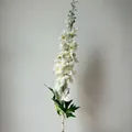 Elegante tallo de delphinium artificial blanco para bodas y decoración del hogar. - Blanco