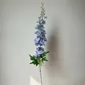 Tallo de delphinium azul artificial para decoración de arreglos florales de boda - Azul cielo