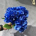 Detailansicht von künstlichen blauen Hortensien mit 5 Köpfen für Hochzeit und Deko - Saphirblau