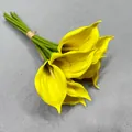 Detailansicht eines lebendigen gelben EVA Calla Lilienstraußes für die Wohndeko - 9-teiliges Set / Gelb