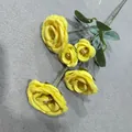 Lebensechte künstliche 5-Kopf-Gelbe Rosen für Hochzeit, Wohndekoration und Foto-Requisiten - 5-Kopf-Packung / Gelb