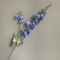 Rama de delphinium azul flocado realista para decoración floral elegante de bodas - Juego de 10 Piezas / Azul
