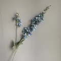 Rama de flor de espuela de caballero artificial azul empolvado para decoración de bodas - Juego de 10 Piezas / Azul Niebla