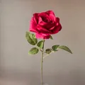 Lebensechte künstliche Rose mit einzelnem Stiel in elegantem Dunkelrot für Deko - Dunkelrot