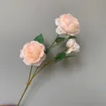 Künstliche dreiköpfige Ranunkelblume in zartem Pfirsichrosa für Dekoration - Fleischrosa