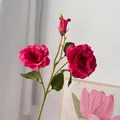 Primer plano detallado de rosas Lisianthus artificiales fucsia de 3 cabezas vivo - Rosa Coral