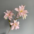 Realistische künstliche rosa Parfümlilie mit 3 Köpfen für Hochzeit und florale Dekoration - Rosa