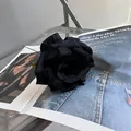 Realistische einzelne schwarze künstliche Seidenrose für elegante Hochzeitsdeko. - Schwarz