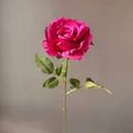 Realistische künstliche Rose in Magenta für die elegante Inneneinrichtung zu Hause - Fuchsia
