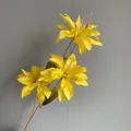 Lebensechte gelbe künstliche Lilie mit 3 Köpfen für elegante Hochzeitsdekorationen - Gelb