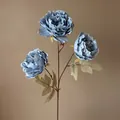 Elegante staubblaue künstliche Seidenpfingstrosen für Heim- und Hochzeitsdekorationen. - Blau