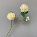 Realistischer künstlicher Seidenrosenzweig in Champagner für Hochzeit und Deko - Ranunkel / Champagner