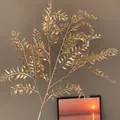 Élégante branche d'eucalyptus artificielle dorée pour décoration florale du Nouvel An - Branche d'eucalyptus dentelée dorée (75)