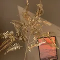 Élégante branche de feuilles de fougère dorées artificielles pour décoration florale - Fougère Persane Dorée (N° 86)