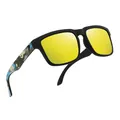 Lunettes de soleil polarisées carrées noires avec branches camouflage et verres jaunes - Polarisé / Miroir Doré