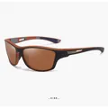 Seitenansicht der mattschwarzen Sportsonnenbrille mit braunen polarisierten Gläsern - Tee Rahmen Tee Gläser