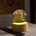Détail de la boule de cristal lumineuse avec pierre en cœur et petit cerf blanc. - LOVE YOU / Rechargeable