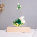 Veilleuse fleurs éternelles avec plaque acrylique sapin et socle LED en bois clair - Emballage Boîte Cadeau / Style de Noël