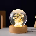 Lámpara de noche de bola de cristal con flores secas y una base de madera cálida decor - 6cm Bola de Margarita Amarilla (320) / Enchufe USB