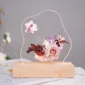 Veilleuse élégante en fleurs stabilisées avec plaque acrylique et base LED bois - Emballage Boîte Cadeau / Rose Kaki