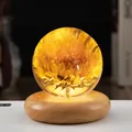 Lichtgevende kristallen bol nachtlampje met eeuwige zonnebloem en ronde houten voet - 7cm Zonnebloem Bol (320)