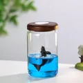 Luce notturna creativa con balena blu in resina e barattolo di vetro con base legno - Orca in Bottiglia