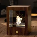 Leo Sternzeichen Holz Nachtlicht mit leuchtender interner Kristall-Sternbild-Gravur - Löwe / Walnuss