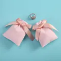 Detailansicht der rosa Samtbeutel mit Kordelzug und Satinband für Schmuckgeschenke - Rosa Mit Rosa Band / 7x9cm