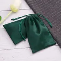 Detaillierte Ansicht der dunkelgrünen Samtbeutel mit Kordelzug für Schmuckverpackungen - 5*7cm / Dunkelgrün