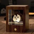 Gemini Sternzeichen 3D Kristall Gravur LED Nachtlicht in hochwertigem Holzbox Rahmen - Zwillinge / Walnuss