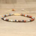 Detailaufnahme eines böhmischen 2x4mm Natursteinperlen-Armbands mit verstellbarer Kordel - Shoushan-Stein-Stil (zp002) / Shoushan-Stein