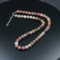 Collar de cuentas de piedra natural con cuentas rosas moteadas y cierre de acero - Floral Rojo