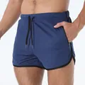 Detalle de pantalones cortos deportivos azul marino para hombre con bolsillo con cremallera - Azul Marino
