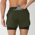 Détail du short de course pour homme avec poche arrière zippée dissimulée pour téléphone. - Vert Militaire