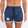 Pantaloncini sportivi da uomo blu navy ad asciugatura rapida con stampa zampa e bordi - Blu Navy Con Bordo Bianco