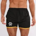 Pantaloncini sportivi neri da uomo a asciugatura rapida con bordo giallo e logo zampa - Nero Bordo Giallo