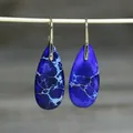 Elegante druppeloorbellen met natuurlijke blauwe imperiale jaspisstenen en gouden haken - Traan 21 (Donkerblauw-Wit)