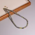 Collana di perle in pietra grigia fatta a mano con distanziali dorati e chiusura regolabile - Pietra Mappa Grigia