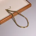 Collana girocollo bohémien fatta a mano con perle in pietra e catena d'oro regolabile - Pietra Verde con Disegno