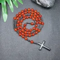 Collar Mala artesanal de piedra natural naranja con un colgante de cruz de metal oscuro - Ágata roja