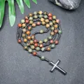 Detalle de collar de cuentas de piedra Picasso de 8 mm y hematita con cruz negra - Piedra Picasso